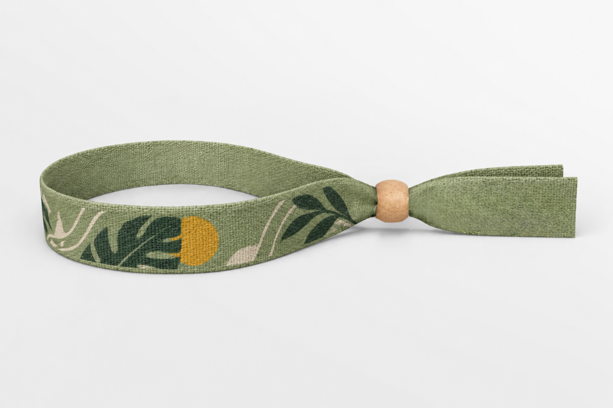 Pulseira de tecido de bambu verde com estampado de folhas e fecho de madeira