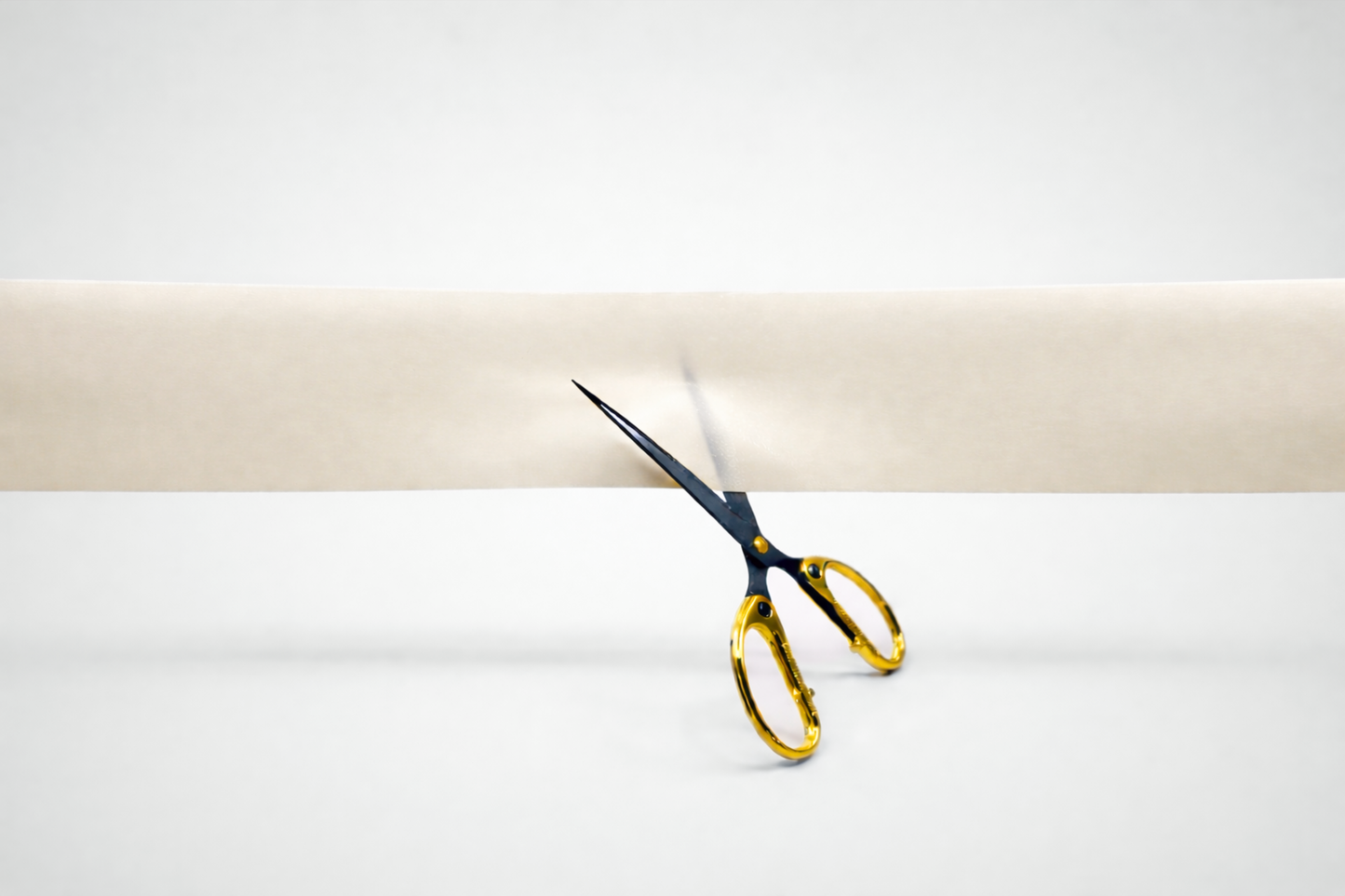 Fitas coloridas de inauguração sem estampa