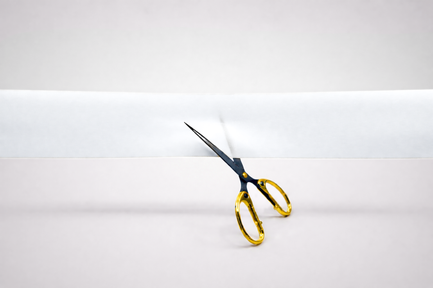 Fitas coloridas de inauguração sem estampa