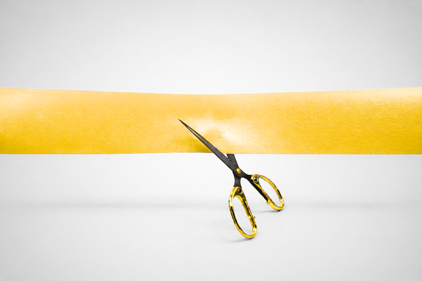 Fitas coloridas de inauguração sem estampa