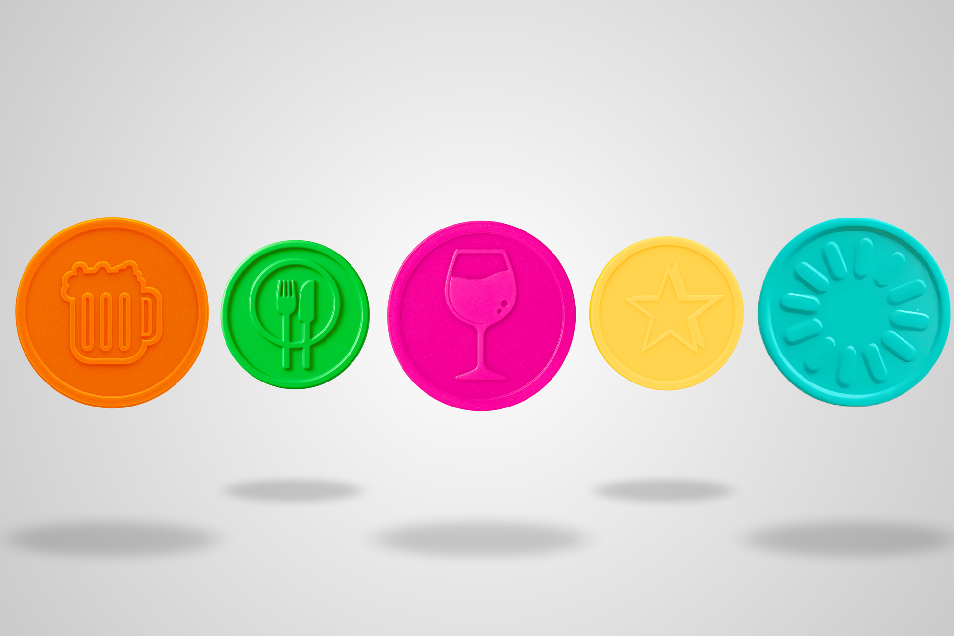 Fichas de plástico em relevo disponíveis em estoque na JM Band.