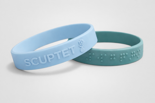 Pulseiras de silicone com texto em relevo da JM Band®.