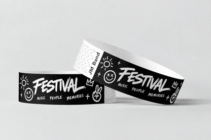 Duas pulseiras de papel pretas com impressão de festival a branco