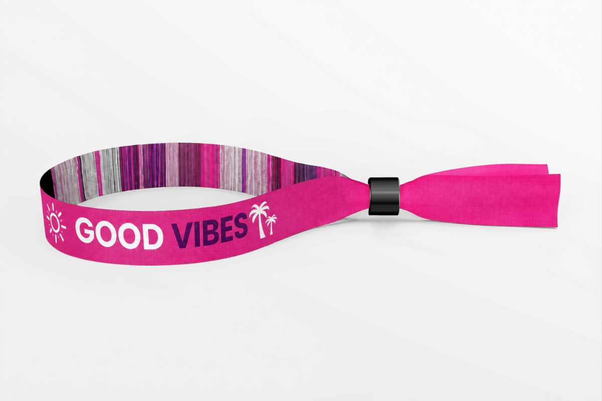 Pulseira tecida cor-de-rosa com o texto Good Vibes tecido