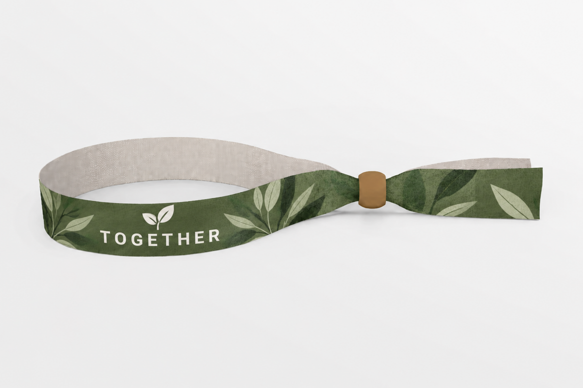 Pulseira de tecido rPET verde-azeitona com estampado de folhas e fecho de madeira